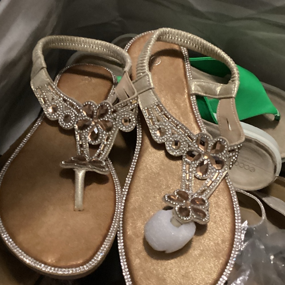 Elegant Floral Beaded Sandals - Tan